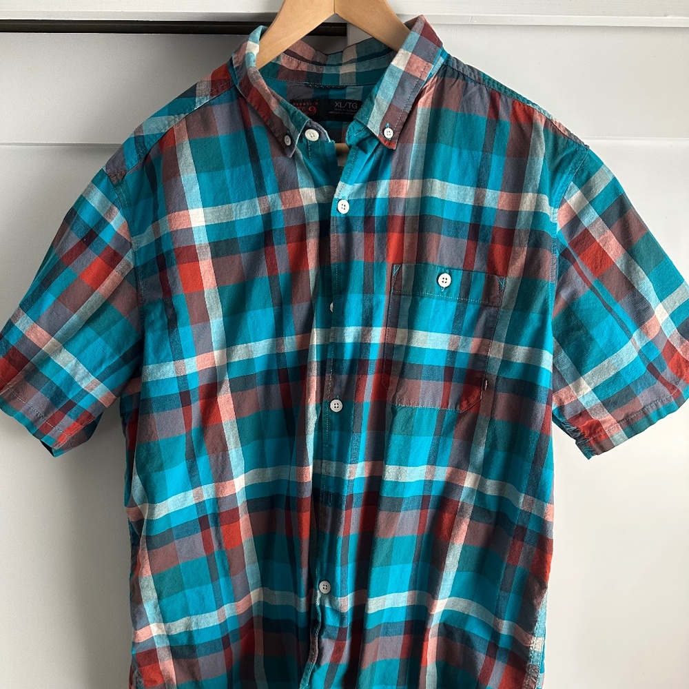 Mountain Hardware Men's XL Button Down Shirt